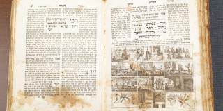 Double page spread from:  Bet ḥorin : ṿe-hu Seder hagadah shel Pesaḥ ʻim perushi. meluḳaṭim mi-sheloshah ʻamude ʻolam