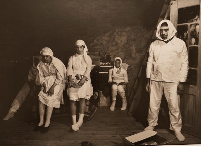 Five family members celebrate Passover in secret and symbolically hide in an attic. 
